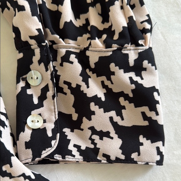 Marks & Spencer Black and Cream Houndstooth Graphic Blouse - Picture 9 of 12